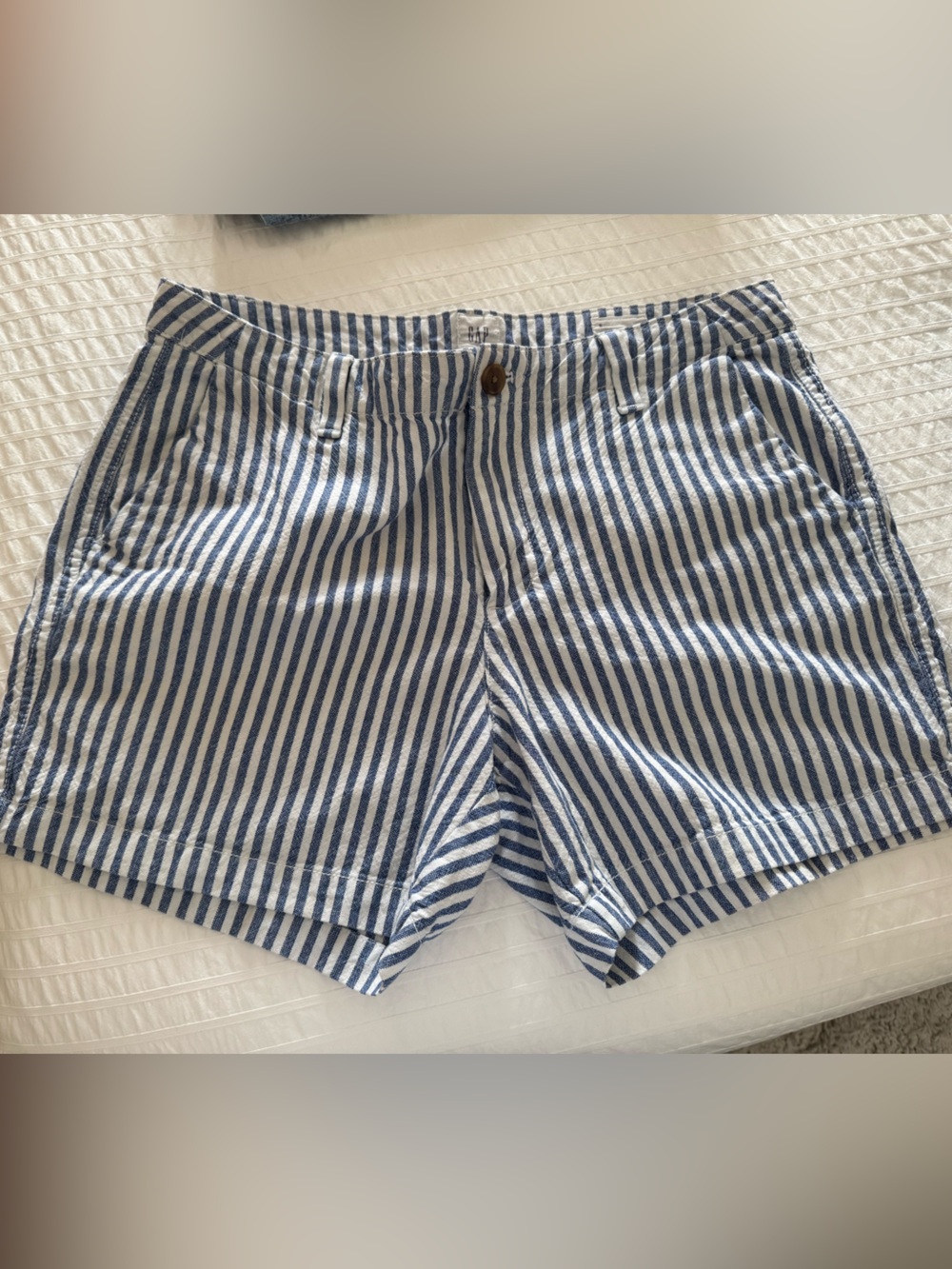 GAP City Short Striped Cotton Shorts in Blue and White 5" Mid Rise Shorts